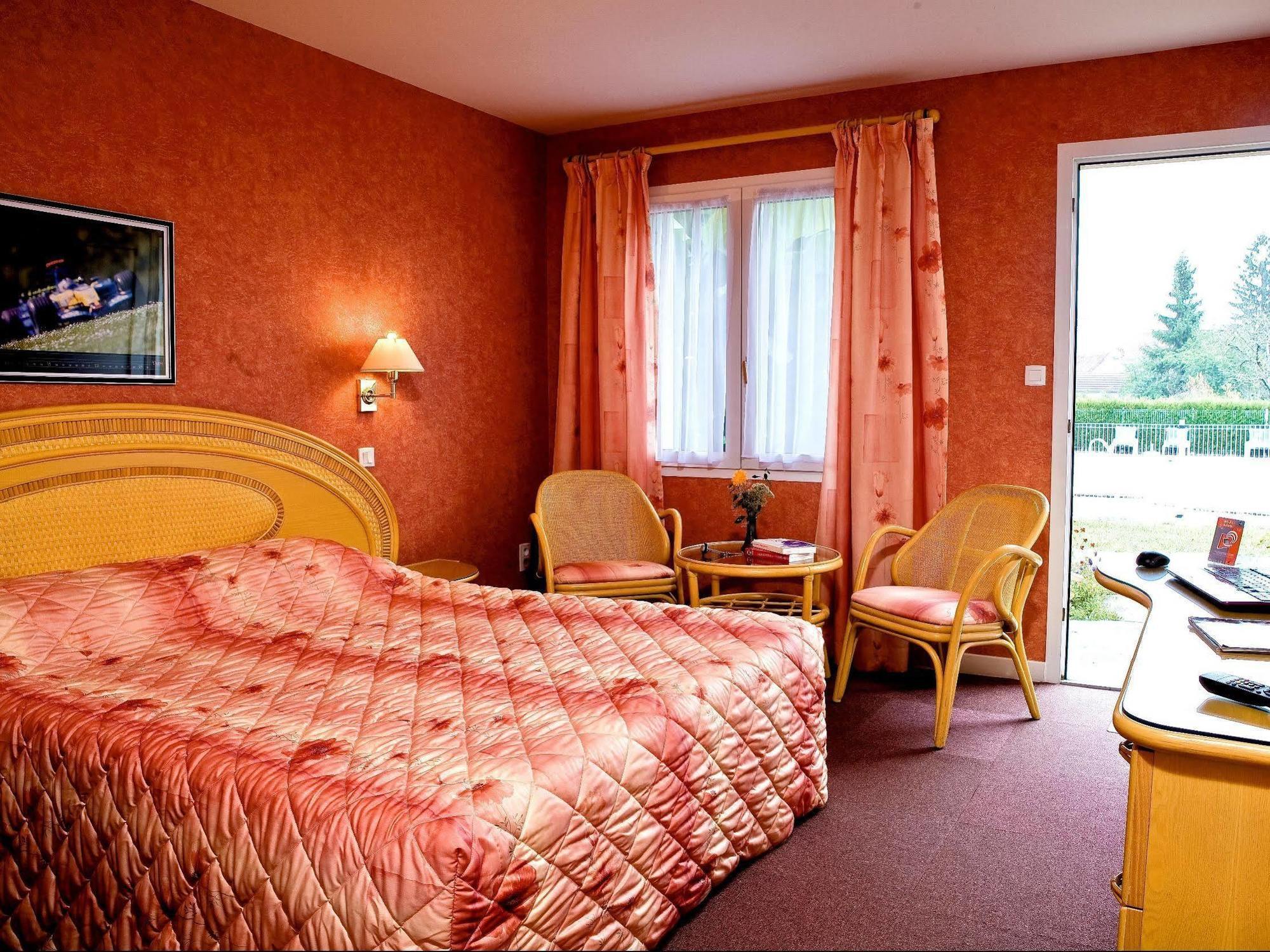 Logis Hotel Du Pont Neuf Le Veurdre Экстерьер фото