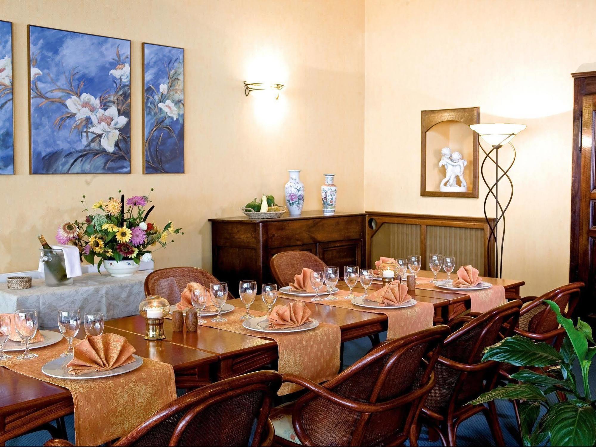 Logis Hotel Du Pont Neuf Le Veurdre Экстерьер фото