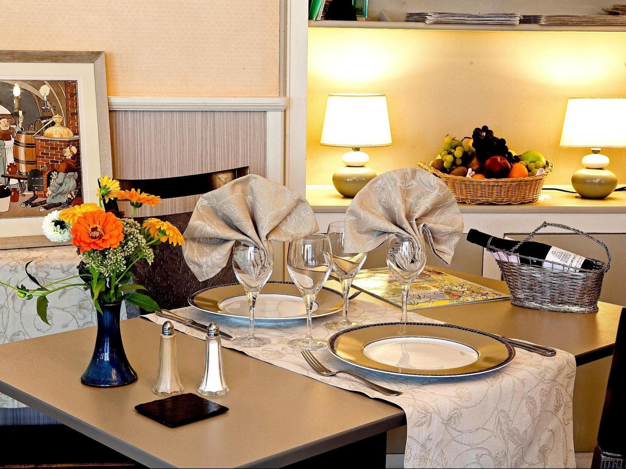 Logis Hotel Du Pont Neuf Le Veurdre Экстерьер фото