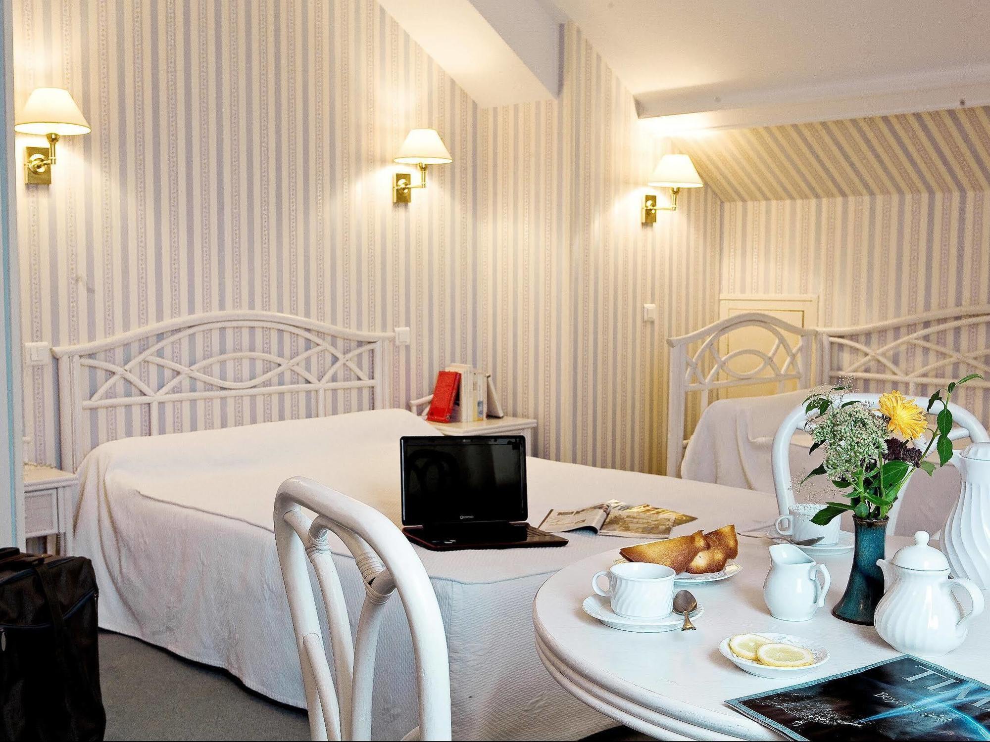 Logis Hotel Du Pont Neuf Le Veurdre Экстерьер фото