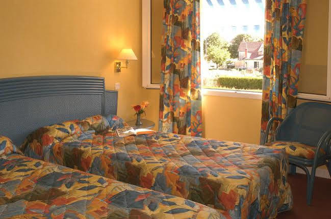 Logis Hotel Du Pont Neuf Le Veurdre Экстерьер фото